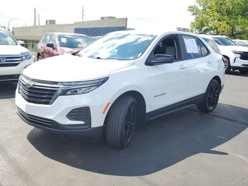 Used 2024 Chevrolet Equinox LS w/ LS Convenience Package FWD image 2