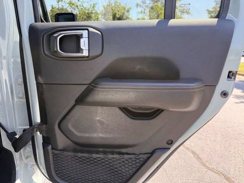 Used 2024 Jeep Wrangler Unlimited Sahara w/ Technology Group AWD/4WD image 31