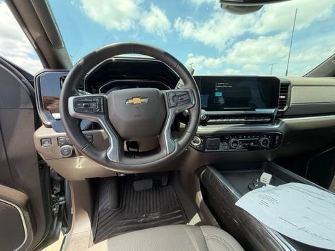 Used 2025 Chevrolet Silverado 2500 LTZ w/ LTZ Convenience Package AWD/4WD image 13