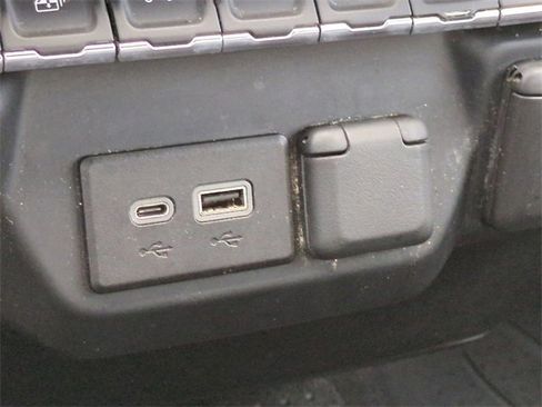 Used 2022 Chevrolet Silverado 2500 Custom w/ Custom Value Package image 26