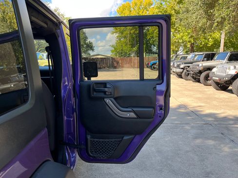 Used 2018 Jeep Wrangler Unlimited Sport S image 33