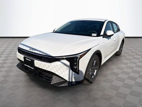 New 2026 Kia K4 LXS FWD image 3