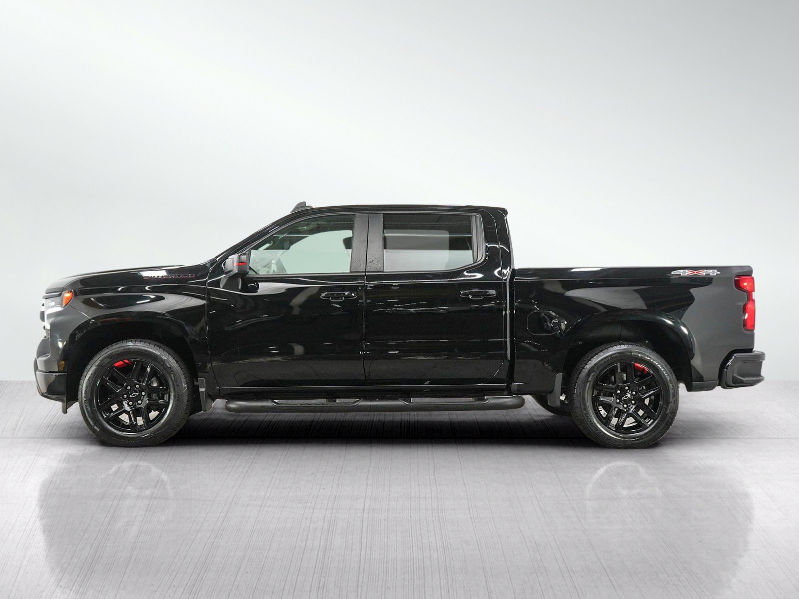 Used 2024 Chevrolet Silverado 1500 RST w/ Redline Edition AWD/4WD image 2