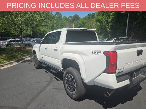 Used 2025 Toyota Tacoma TRD Sport AWD/4WD image 10