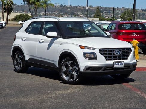 New 2025 Hyundai Venue SEL image 2