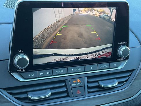 Used 2025 Nissan Altima 2.5 SV image 29