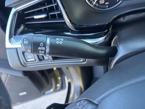 Used 2023 Cadillac XT6 Luxury image 23