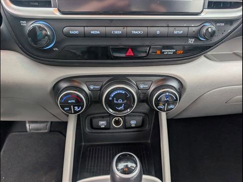 Used 2023 Hyundai Venue SEL image 12