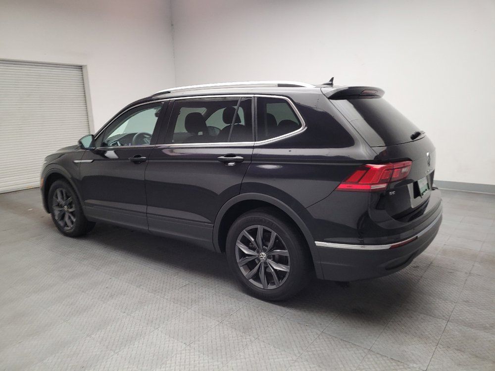 Used 2023 Volkswagen Tiguan SE w/ Panoramic Sunroof Package FWD image 3