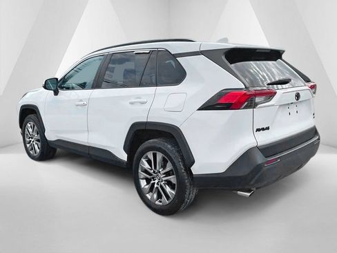Used 2020 Toyota RAV4 XLE Premium AWD/4WD image 5