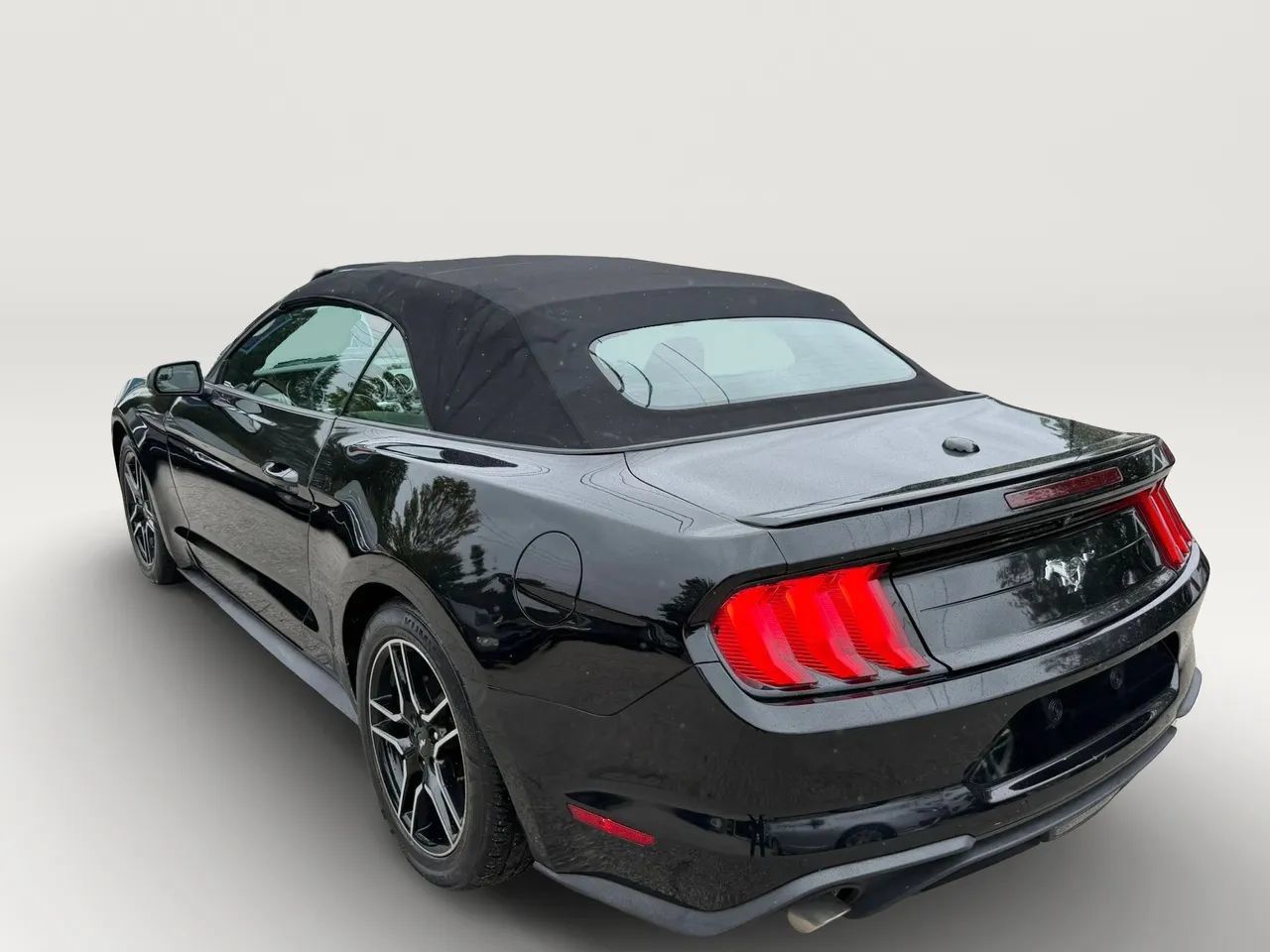 Used 2020 Ford Mustang Premium RWD image 5