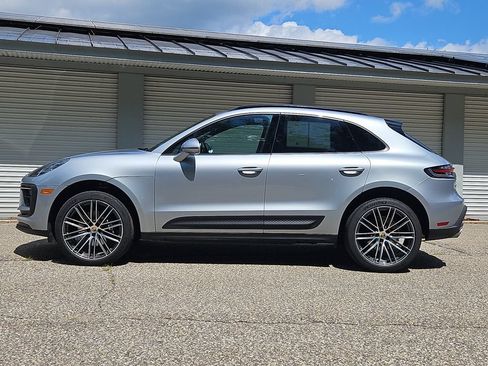 Certified 2026 Porsche Macan AWD/4WD image 2