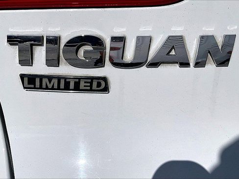 Used 2018 Volkswagen Tiguan Limited image 30