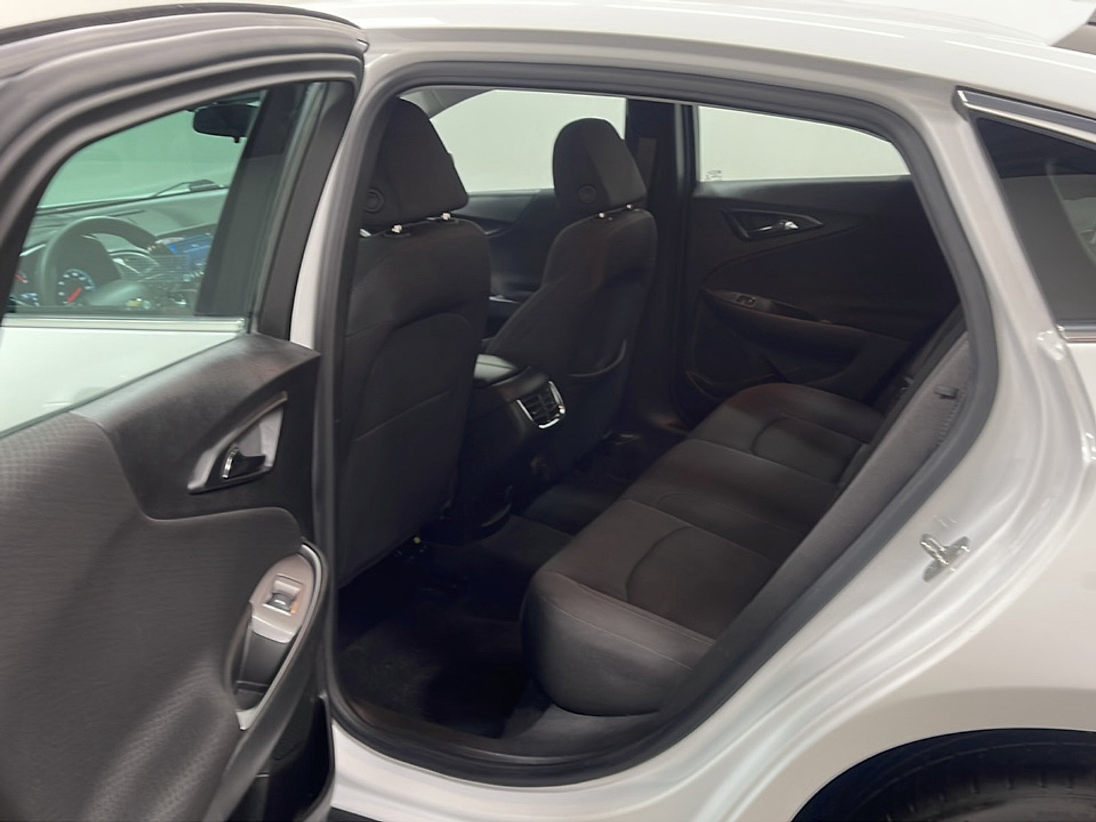 Used 2024 Chevrolet Malibu LT FWD image 14