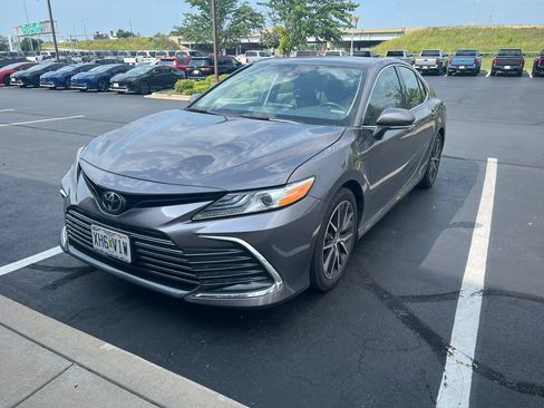 Used 2024 Toyota Camry XLE w/ Cold Weather Package FWD image 3