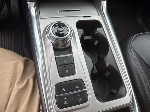 Used 2020 Ford Explorer XLT w/ Equipment Group 202A RWD image 8
