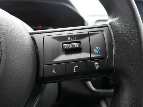 Used 2024 Nissan Rogue SV FWD image 13