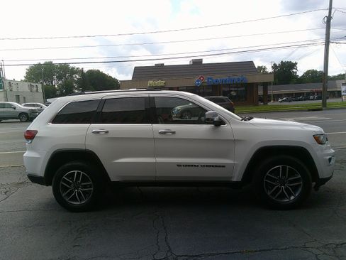 Used 2022 Jeep Grand Cherokee Limited AWD/4WD image 10
