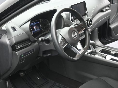 Certified 2025 Nissan Sentra SV image 7