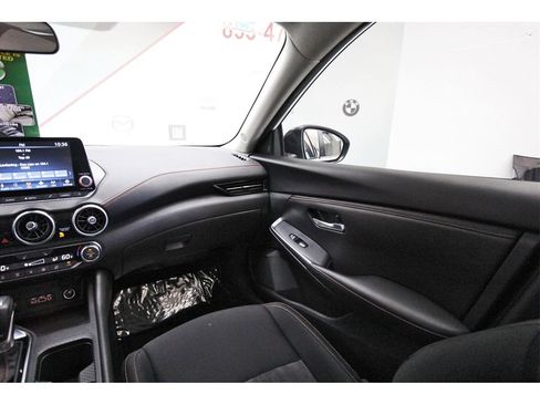 Used 2025 Nissan Sentra SR w/ Midnight Edition image 8