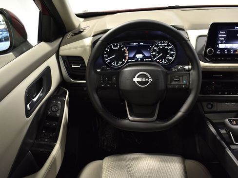 Used 2025 Nissan Rogue SV image 14