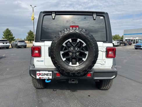 Used 2024 Jeep Wrangler Unlimited Rubicon 4xe image 11