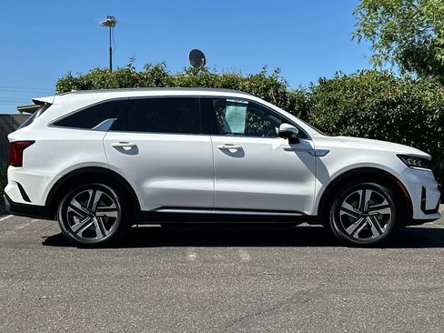 Used 2023 Kia Sorento SX Prestige w/ Panoramic Sunroof Package AWD/4WD image 2