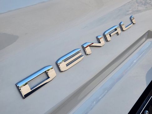 Used 2025 GMC Sierra 2500 Denali w/ Denali Reserve Package image 11