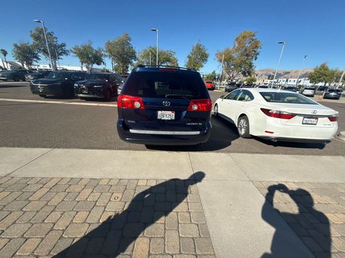 Used 2007 Toyota Sienna LE w/ LE Pkg 1 FWD image 3
