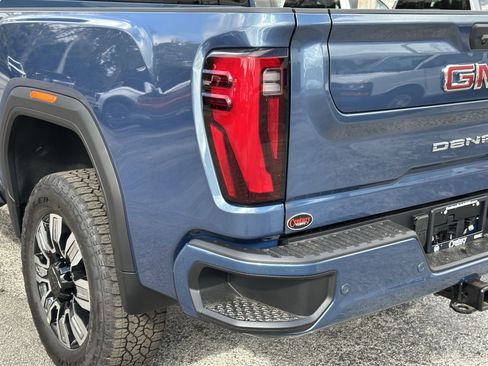 New 2026 GMC Sierra 2500 Denali w/ Denali Reserve Package AWD/4WD image 10