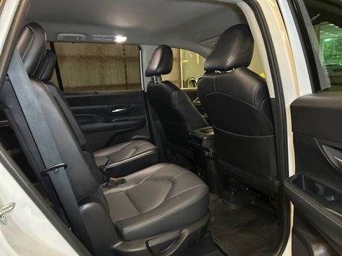 Used 2024 Toyota Grand Highlander AWD image 20