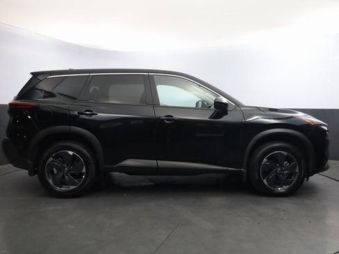 Used 2023 Nissan Rogue SV image 4