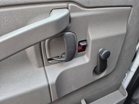 Certified 2016 GMC Savana 3500 image 15