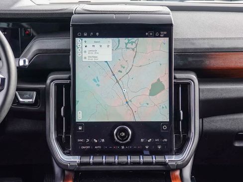 Used 2025 GMC Yukon Denali image 12