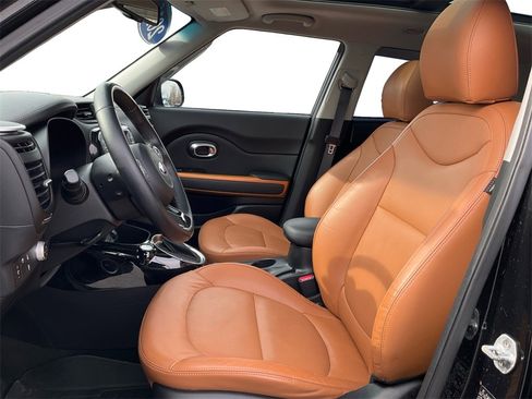 Used 2016 Kia Soul ! w/ Premium Package image 24