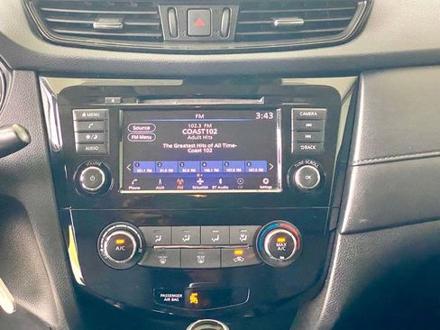 Used 2019 Nissan Rogue S FWD image 17