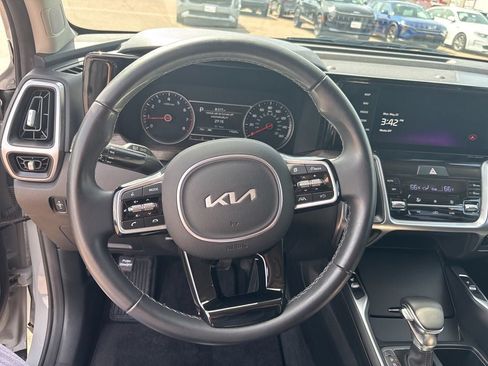 Used 2023 Kia Sorento S w/ Panoramic Sunroof Package AWD/4WD image 17