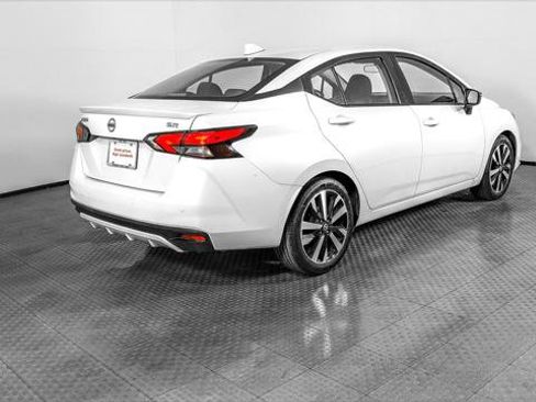 Used 2022 Nissan Versa SR FWD image 8