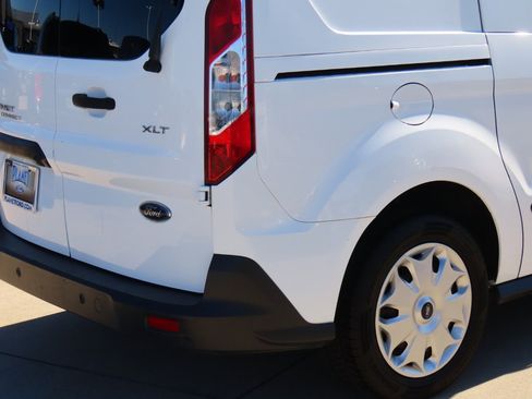 Used 2018 Ford Transit Connect XLT image 12