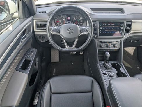 Used 2021 Volkswagen Atlas Cross Sport SE w/ Panoramic Sunroof Package image 9