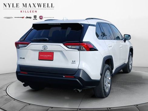 Used 2021 Toyota RAV4 LE AWD/4WD image 16