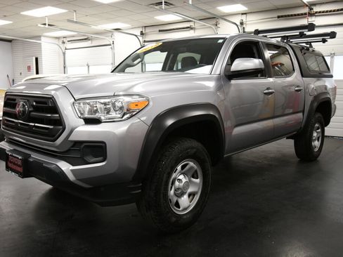 Certified 2019 Toyota Tacoma SR image 3
