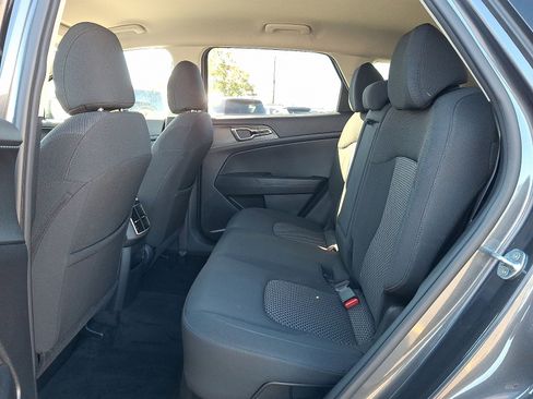 Used 2023 Kia Sportage LX image 11