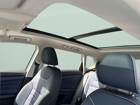 New 2026 Volkswagen Taos SEL image 22