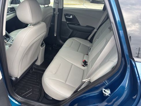 Used 2020 Kia Niro EX Premium image 6