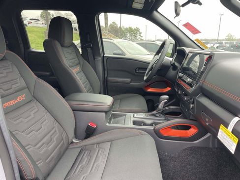 Used 2026 Nissan Frontier PRO-4X image 11