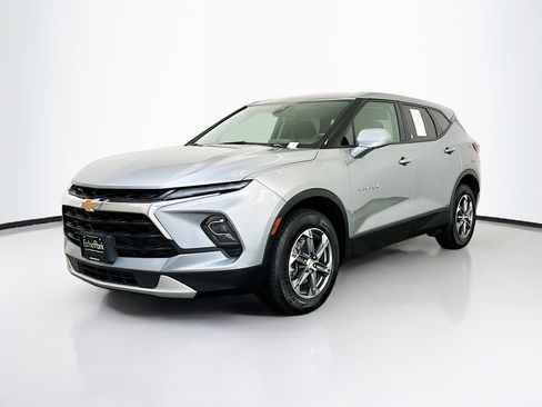 Used 2025 Chevrolet Blazer LT image 3