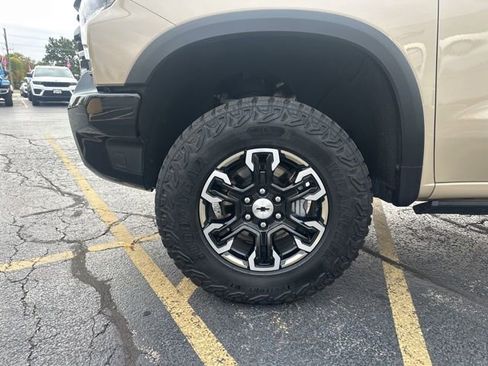 Used 2023 Chevrolet Silverado 1500 ZR2 image 19