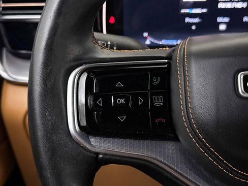 Used 2022 Jeep Grand Wagoneer Series III w/ Flexible Seating Group image 39