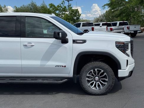 Used 2023 GMC Sierra 1500 AT4 w/ Technology Package AWD/4WD image 10